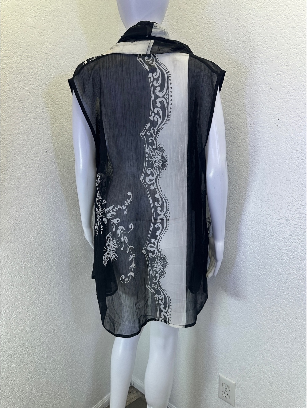 Women’s OSFA Coldwater Creek Sheer Gauzy Coverup Black White Floral Open Front - Picture 4 of 7